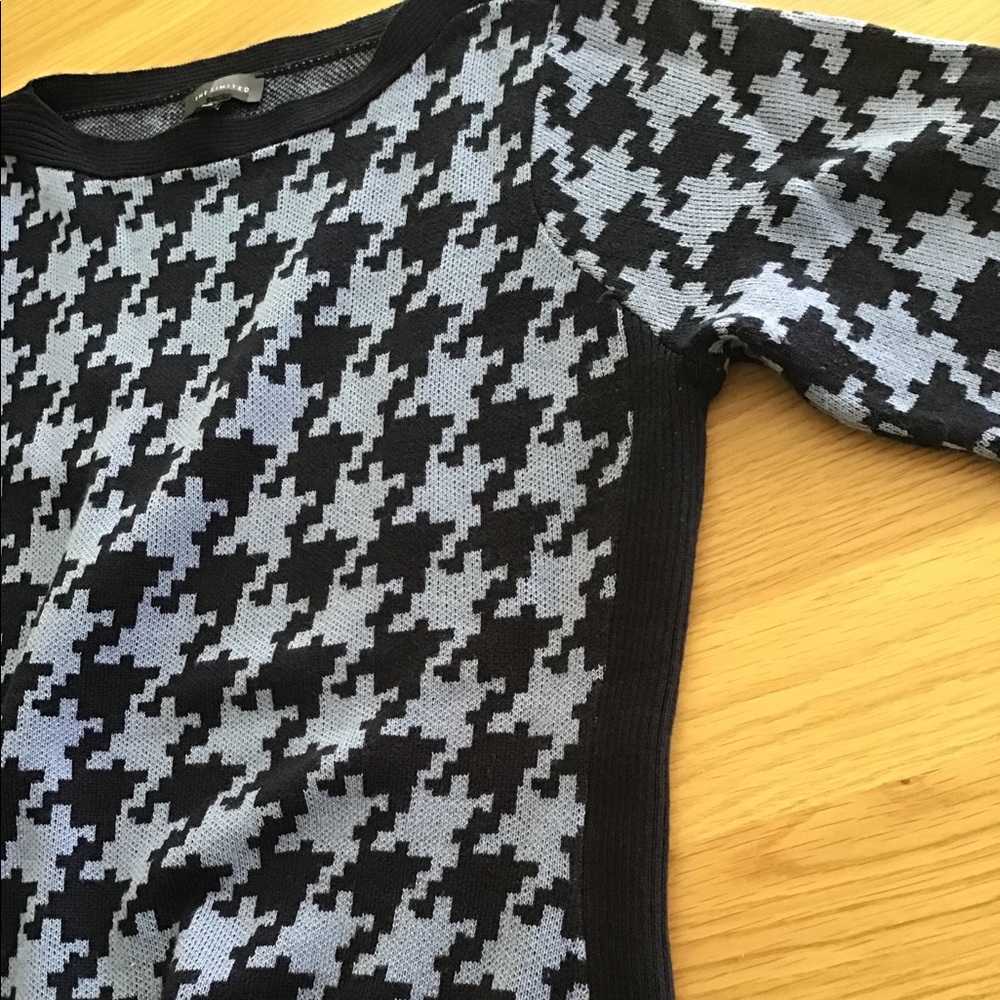Houndstooth blue sweater